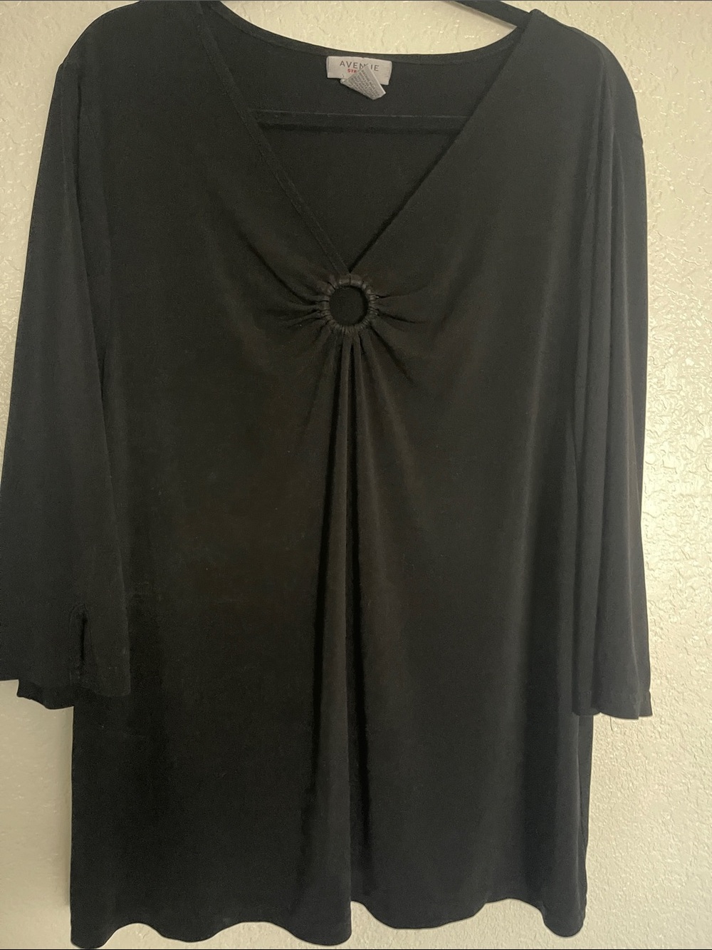 Avenue Black V-Ring Tunic Top